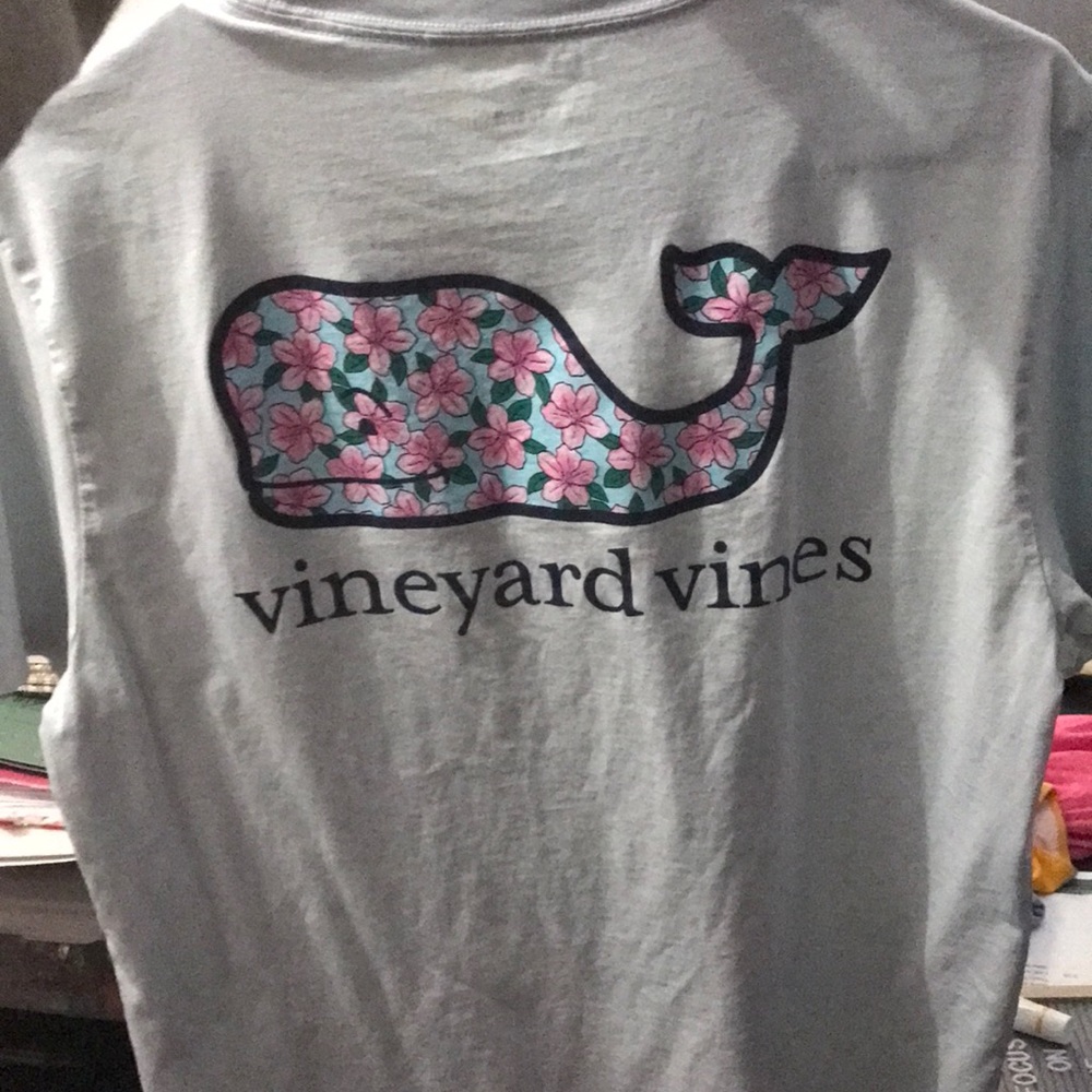 vineyard vines t shirt